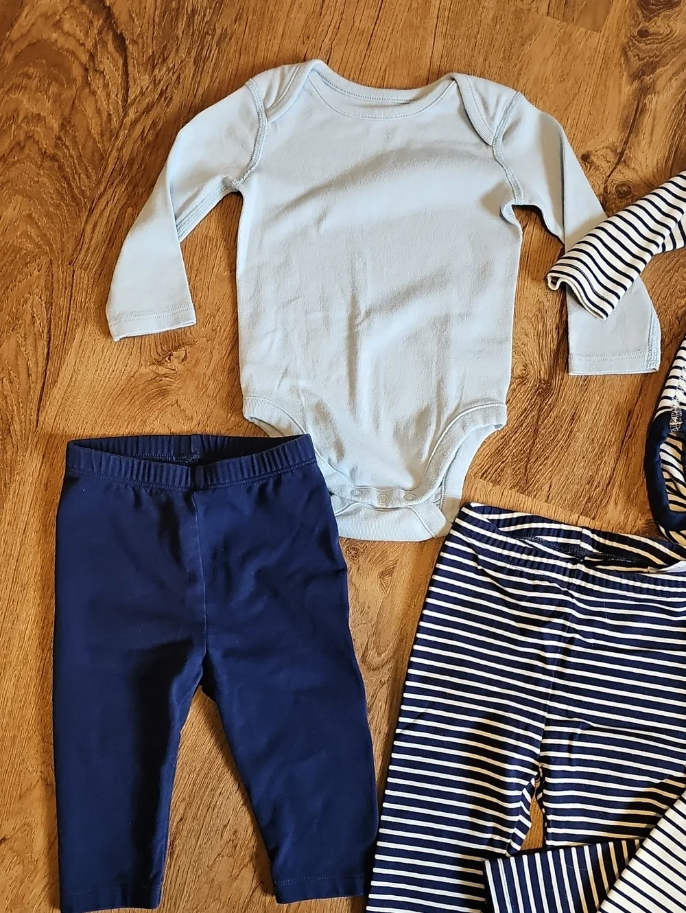 Moon And Back By Hanna Andersson 3-6 Month Bubdle Light Blue and Navy Stripes